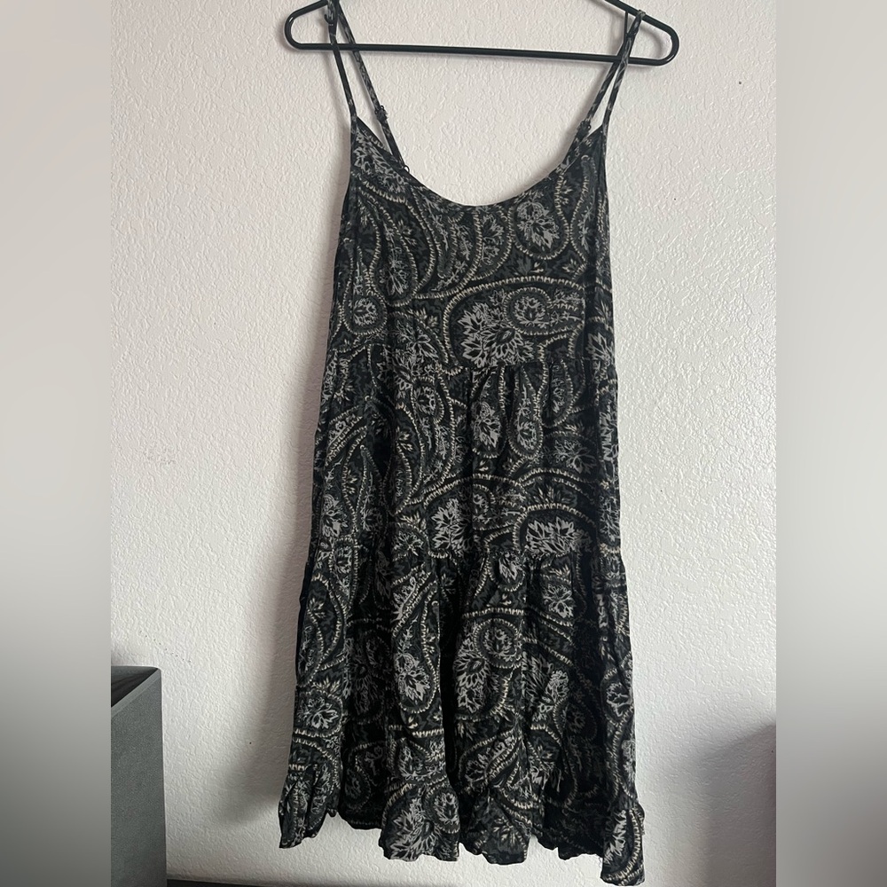 Elegant Black and Gray Paisley Dress
